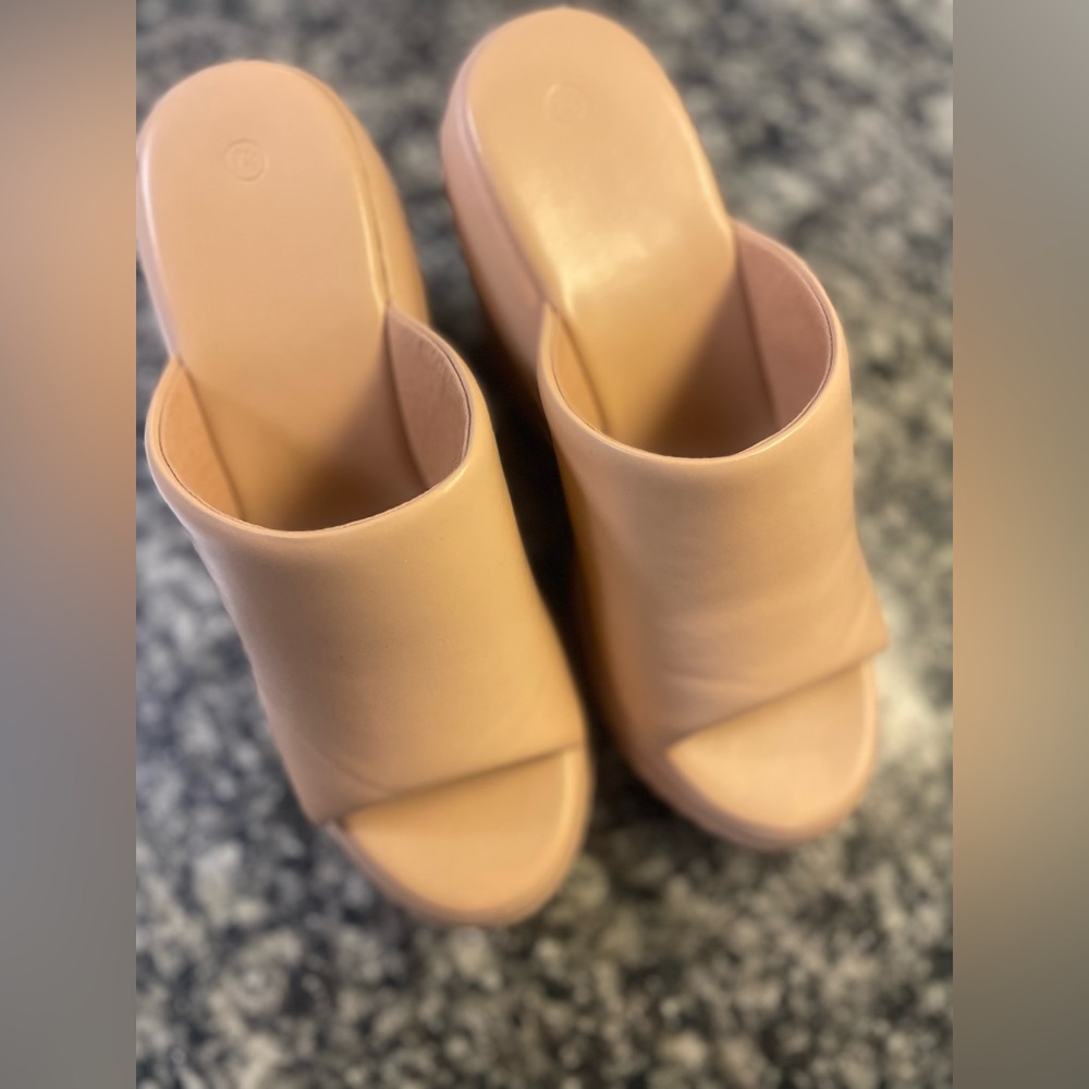 Like new, feather light, nude platform wedges - Picture 2 of 9